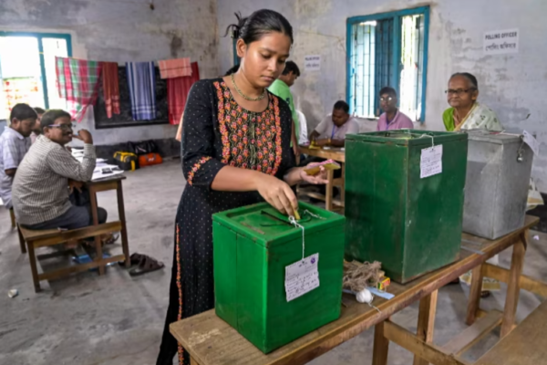 Re-Polling Conducted In Over 600 Booths In The West Bengal Panchayat Elections Re-Polling Conducted In Over 600 Booths In The West Bengal Panchayat Elections