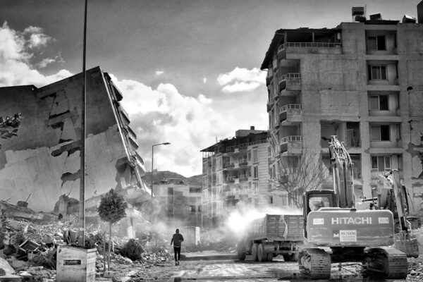 Delhi-experiences-tremors-as-a-6.4-magnitude-earthquake-hits-Nepal