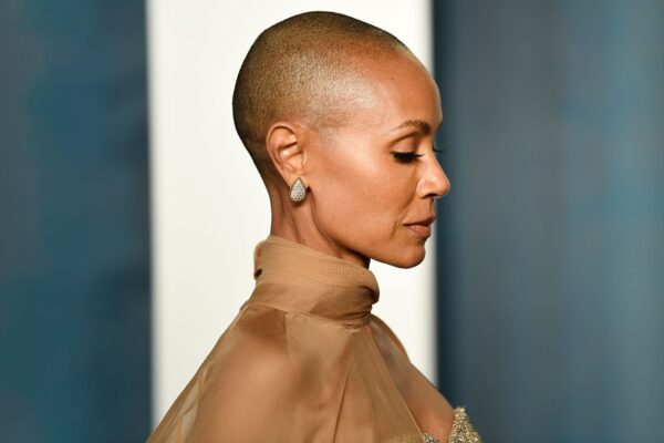 Jada-Pinkett-Smiths-Selfie-Sparks-Hilarious-Social-Media-Comparisons